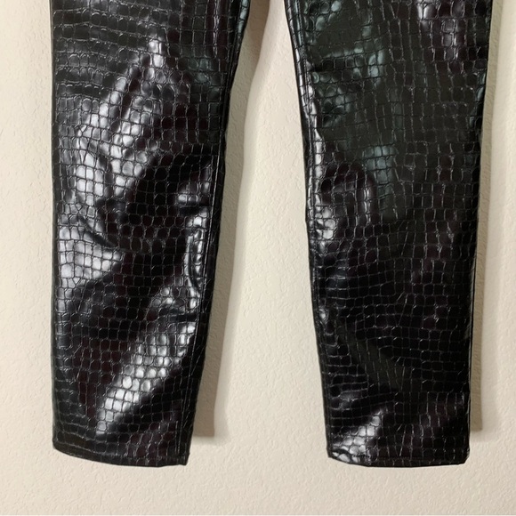 Good American Good Classic Slim fit black faux leather snake jeans 2/26 NWT - Picture 3 of 11